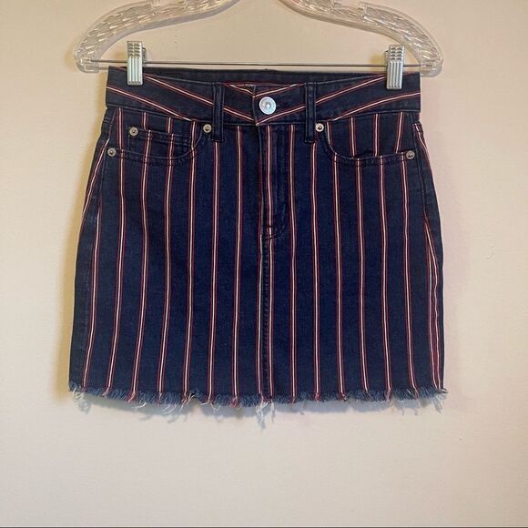 A&E Super Stretch Red & White Striped Frayed Mini Skirt 0 - Picture 2 of 9